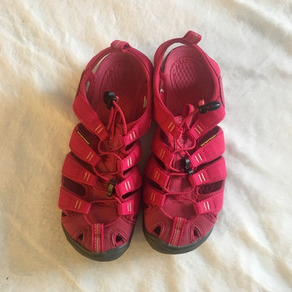 Red Keen Clearwater CNX sandals 6